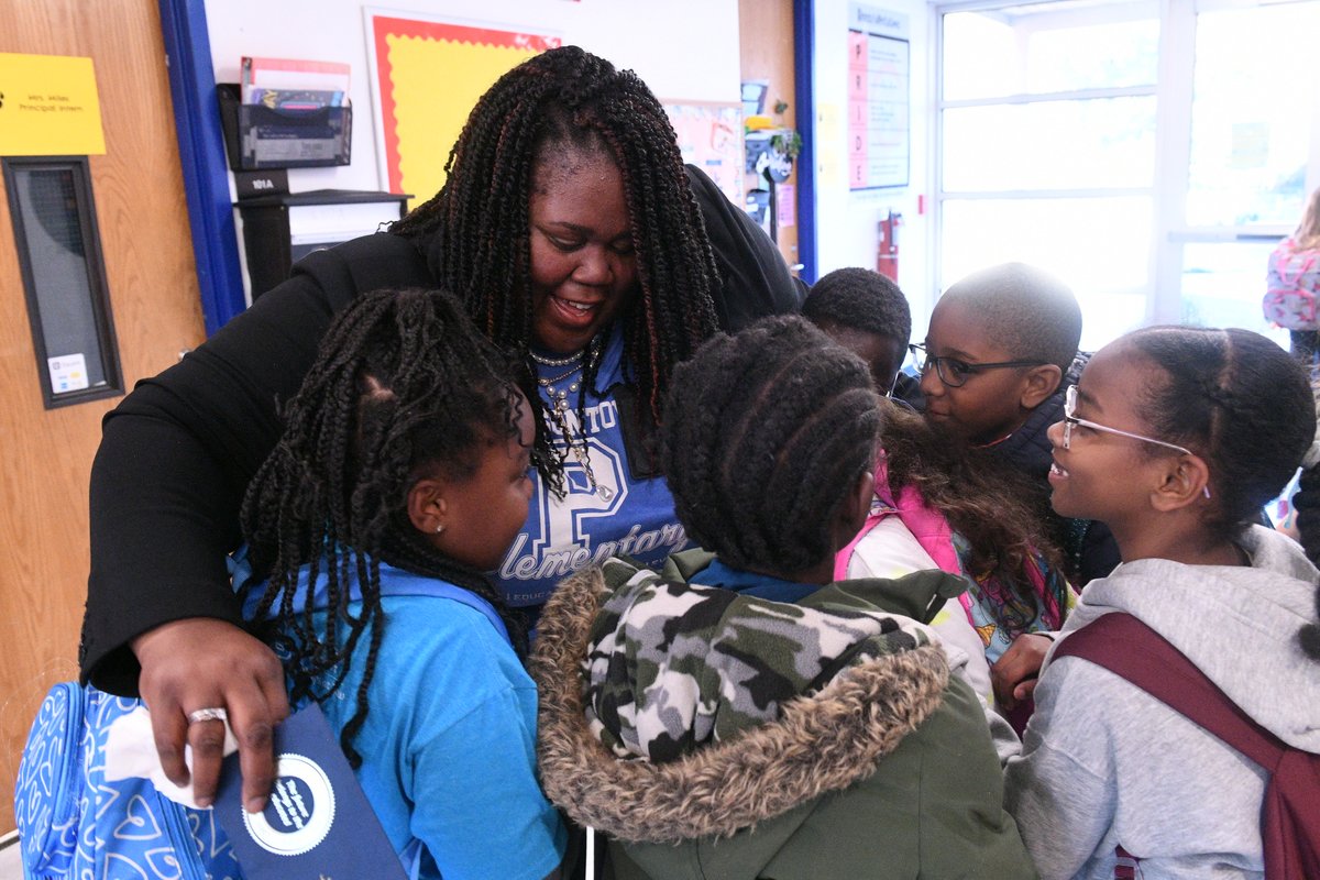 Students couldn't wait to get a hug from Principal Asia Cunningham after she received a 2023-24 #MilkenAward this afternoon! More photos from the career-changing surprise for @MsC_PtownElem: milkeneducatorawards.org/newsroom/photo… @PtownElem @PtownPTA @pmubenga @ncpublicschools @DurhamPublicSch…