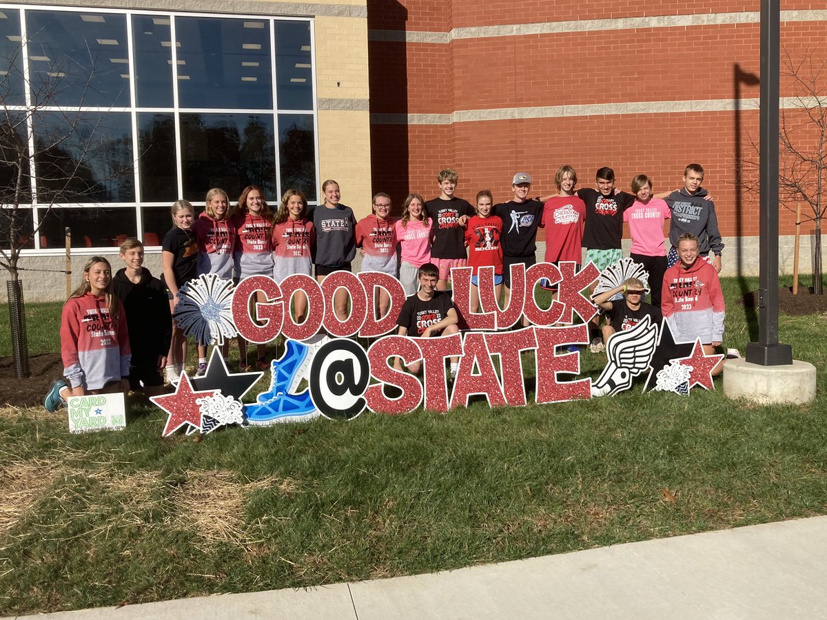 TVTrack_'s tweet photo. The Tusky Valley Cross Country Teams would like to thank the  Emergency Service , First Responders, and Doctor Varanski  for the escort!  #wearetuskyvalley🏃‍♀️🏃‍♂️ https://t.co/0k9goJeQRL