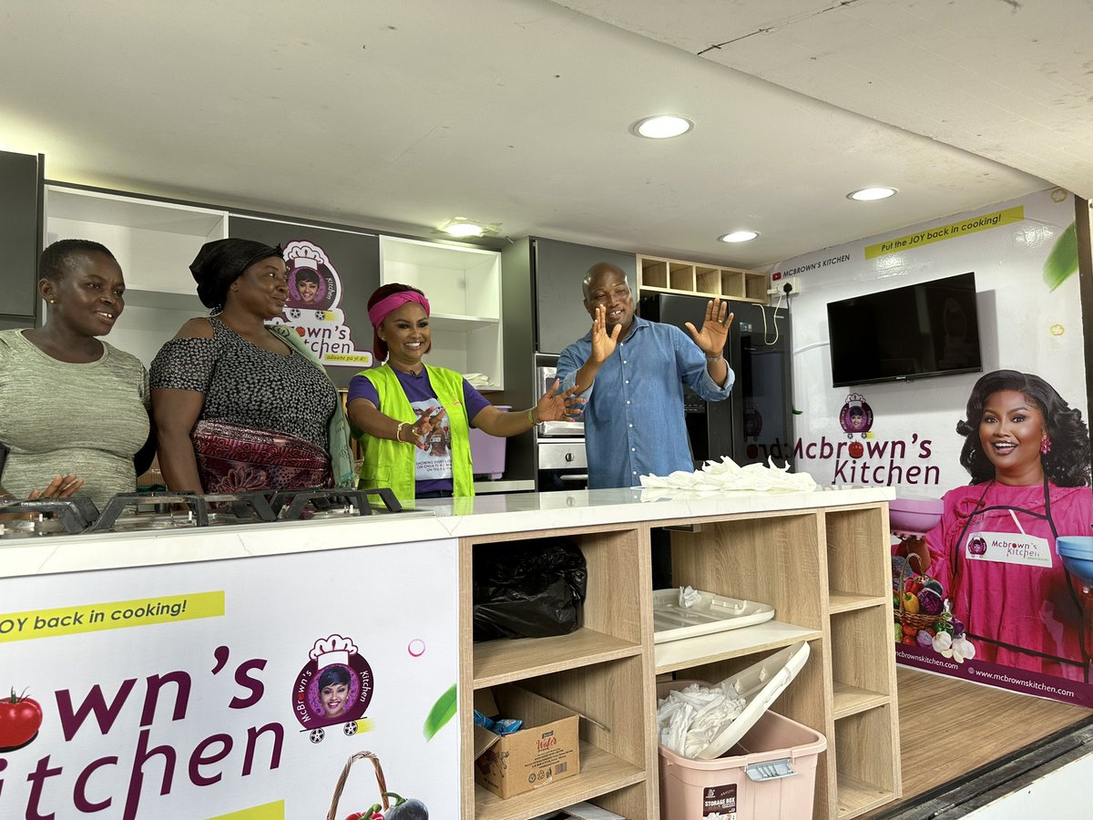 S_OkudzetoAblak's tweet photo. Angel Nana Ama McBrown never disappoints. 

It takes a very special soul to cook for more than 2,000 displaced persons.

Nana Ama, thank you and your gracious team for spending a full day at the Agbetikpo Displaced Camp.

We are exceedingly grateful for the additional donations of baby food, children’s clothing, food supplies, mosquito coils, detergents and toiletries.

I can’t thank you enough for the kids party too. 

McBrown’s Kitchen simply rocks!

Manifold blessings 🙏🏾