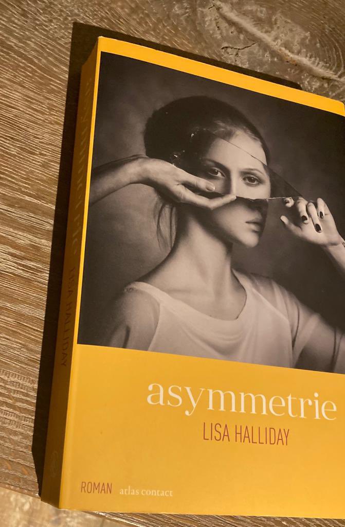 blaisetolky's tweet photo. Wat ik nu herlees: de hype uit 2018, weet u nog?!
En het is zo supergoed vertaald door #LisetteGraswinckel
#LisaHalliday #Asymmetrie @AtlasContact https://t.co/n3KcHXSDDY