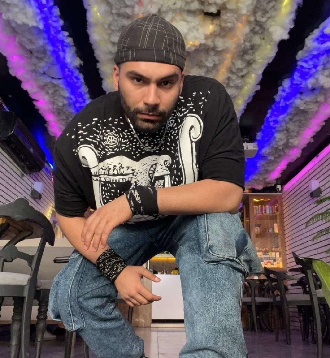 If you see this, post a hero.
#محسن_شکاری
#WomanLifeFreedom