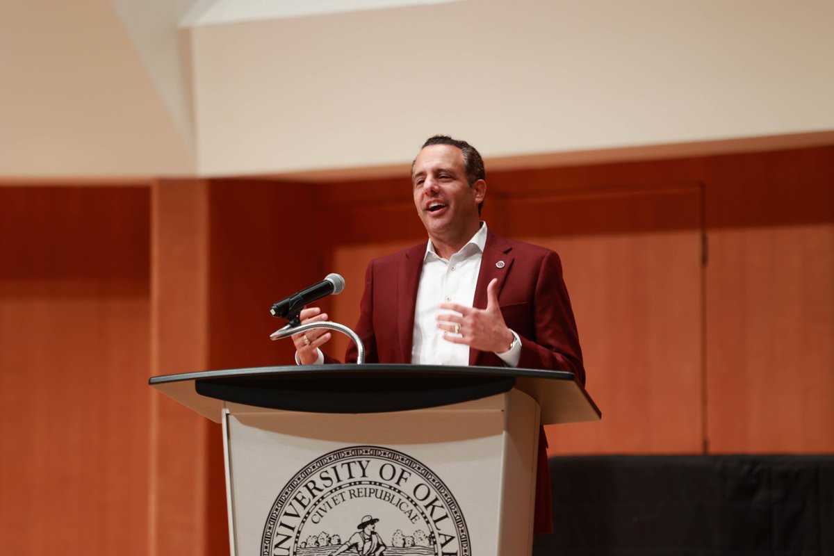 OU_Alumni's tweet photo. Congratulations to those who received their #OURing this afternoon! We hope you'll wear it throughout your next journey as a reminder that wherever you are, you are always apart of the #OUFamily. โ๏ธ๐ https://t.co/CKWqUKREs6
