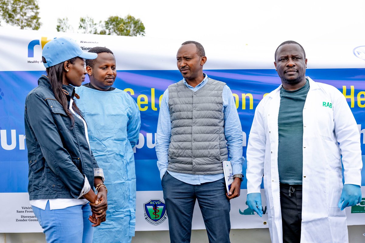 Dr_Laurien_'s tweet photo. Honored to join @FAORwanda @RwandaAgriBoard @RBCRwanda 
@VSF_Belgium_🇷🇼 @RwandaVets1 @BugeseraDistr to mark #OneHealthDay2023.

Vaccination campaign &amp; population control through spay &amp; castration target 3000 dogs &amp; cats.#EndRabiesNow  @ovmuhinda @CoumbaDSow @SangwaSifa @au_ibar https://t.co/OYpv7tc2fF