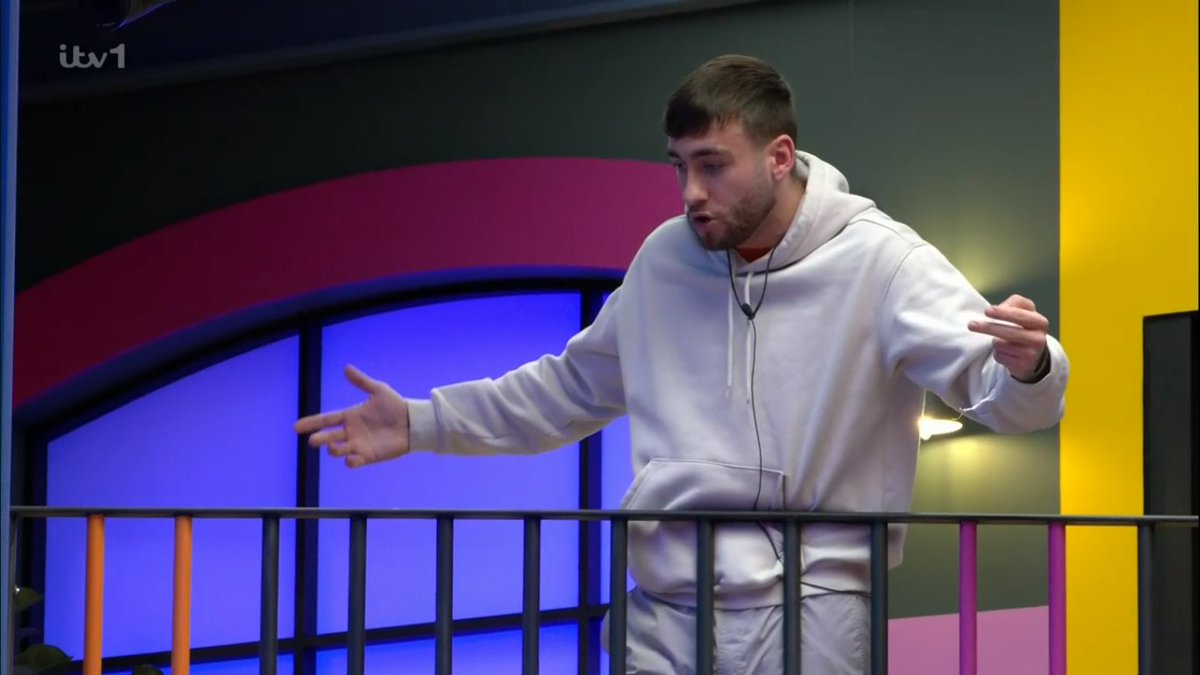 AndyGibsonTV's tweet photo. PAUL: "You fucking trying to scare me?!"
TRISH: "I don't need to scare anyone, I'm 5 foot 1!"
What gives a 'man' the right to talk to a woman like that?
#BBUK #BigBrother #BigBrotherUK #BBPaul #BBTrish https://t.co/3OASVxYwp7