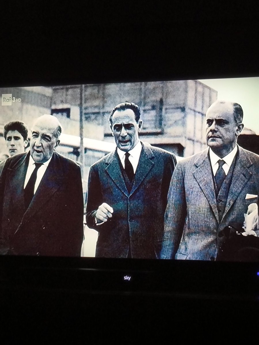 Ora in diretta su Rai3 il documentario "Enrico #Mattei. Ribelle per amore", insieme la storia di un impareggiabile protagonista dello sviluppo economico italiano, le vicende di una grande ambizione nazionale e di un pezzo fondamentale della modernizzazione industriale del Paese.