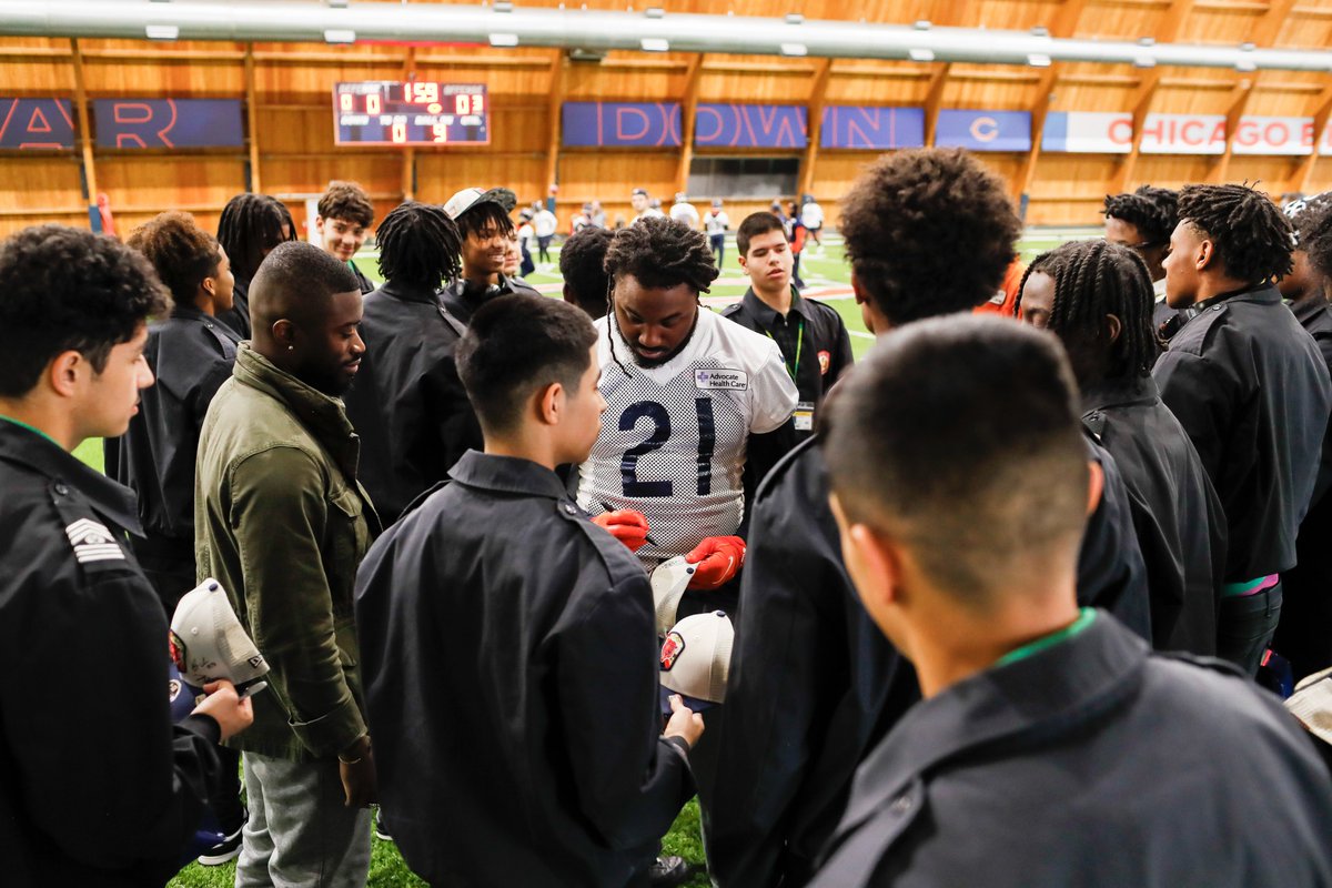 BearsOutreach's tweet photo. Students from Carver Military Academy watched #DaBears prepare for their game against the Saints this weekend and broke down the huddle after practice in the Walter Payton Center.

#SaluteToService x #InspireChange https://t.co/djl920aW2G
