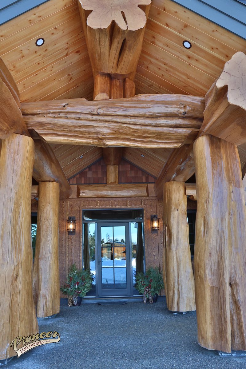 The perfect blend of log and conventional construction. That's what you will find with our Hybrid style building technique - Log Post and Beam. #postandbeam #moderndesign #custommade #welcomehome