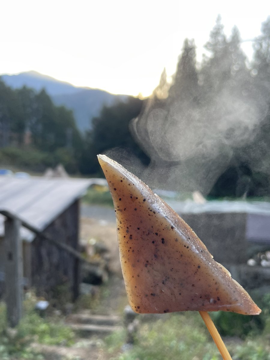 gen_yasuo's tweet photo. おはようございます!
今日は晴天☀️
気持ちいい朝はやっぱり
モーニングおでん🍢
腹に染み渡る〜😆
#おでん
#csd20 https://t.co/6lojzx0rGu