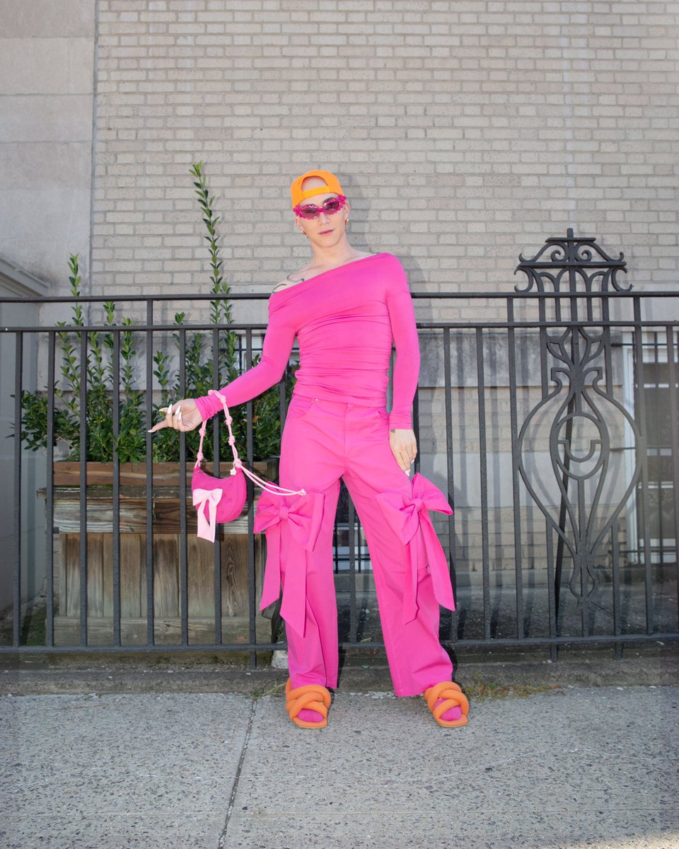 sasha_velour's tweet photo. Some fall fashions https://t.co/qd0Na0uvtL