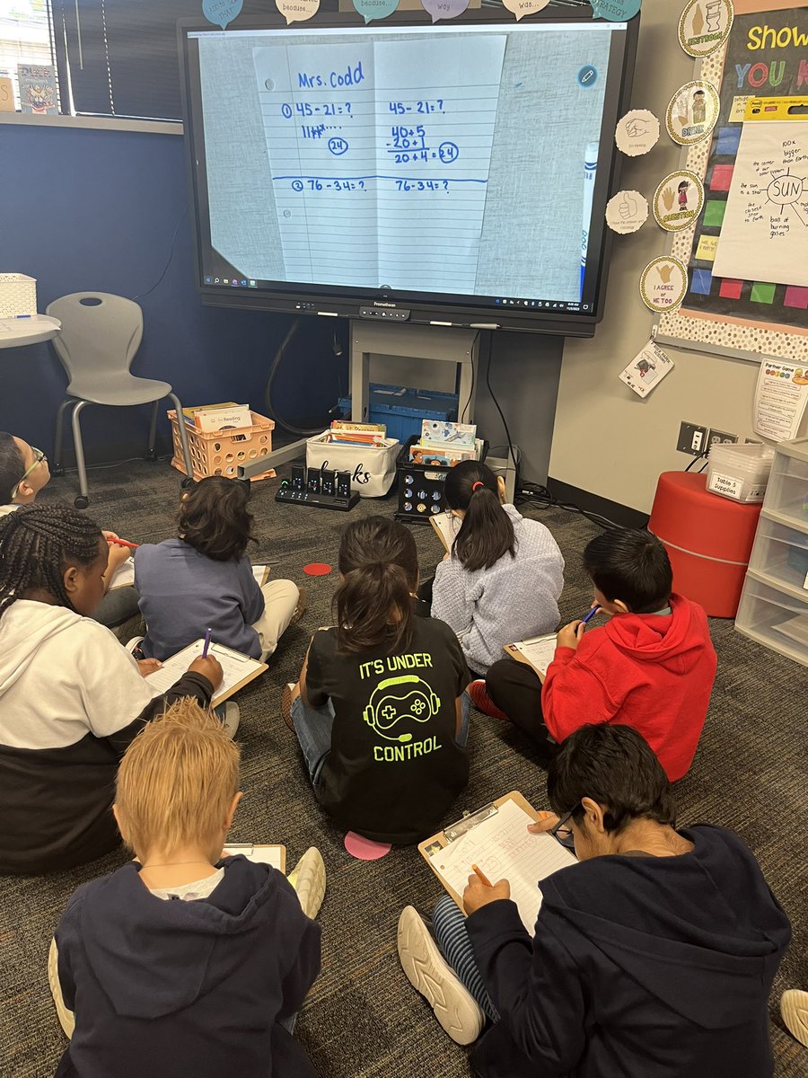 mrscoddsclass's tweet image. Practicing solving our math problems with one strategy and checking with another. Pens for added *flair* and so they can't erase! Always helps to see the edits! #secondgrademath