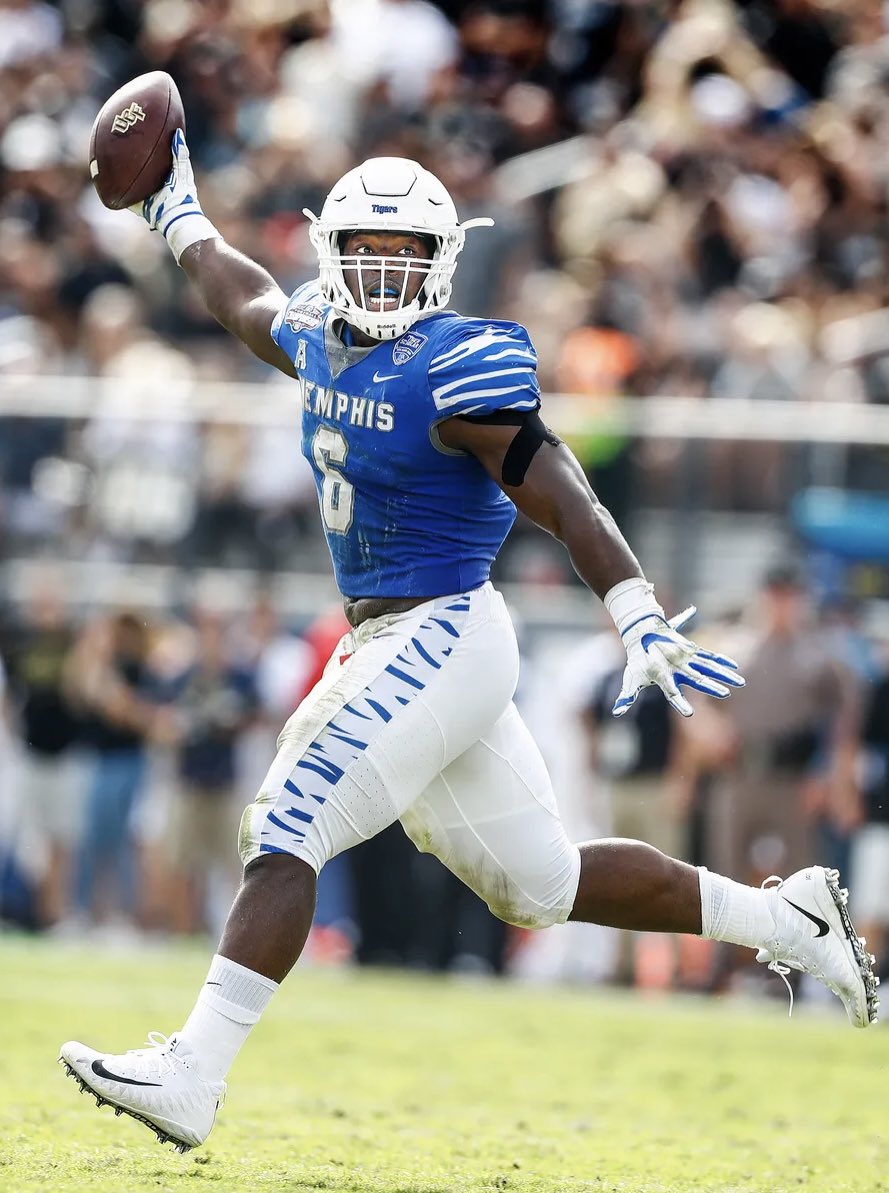 Blessed to receive an offer from Memphis university 🔵⚪️🐅<a href="/Coach_KPope/">Kyle Pope</a> <a href="/RSilverfield/">Ryan Silverfield</a> <a href="/MemphisFB/">Memphis Football</a> <a href="/Jimwtjr/">Jim Tindall</a> <a href="/GrenadaChargers/">Grenada High School Football</a> <a href="/MacCorleone74/">Rion (Ree-un) Young</a>