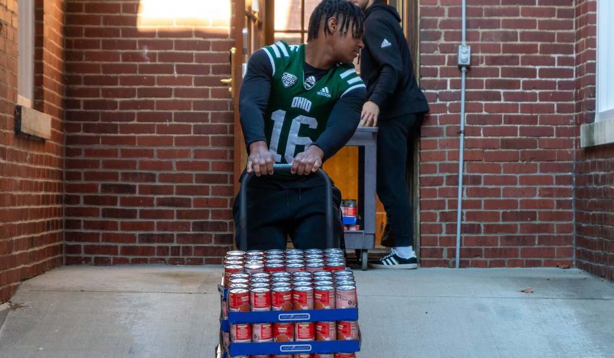 OhioFootball's tweet photo. No better feeling than helping your community 🧱💚

#OUohyeah https://t.co/nbVcGJWnxW