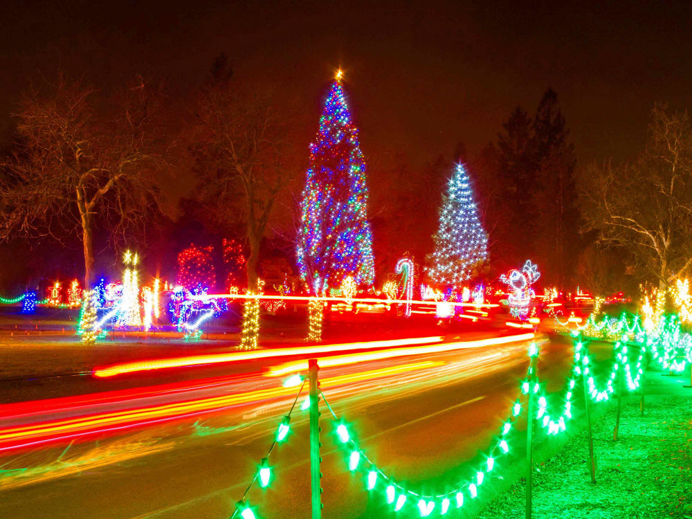 Hot ticket alert! There are still two opportunities to score spots for the insanely popular walk-thru tour of the “Fantasy of Lights” displays at Vasona Lake County Park in Los Gatos. They’ll be released Sunday at noon and next Friday at 6 p.m. news.santaclaracounty.gov/hot-ticket-ale… @SCCParks
