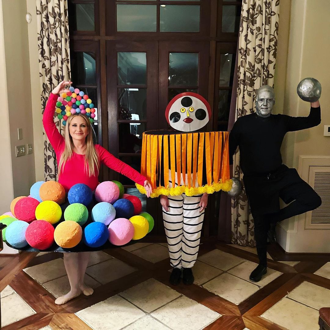 Our other ballerina was performing in the kitchen 🩰👽🤖