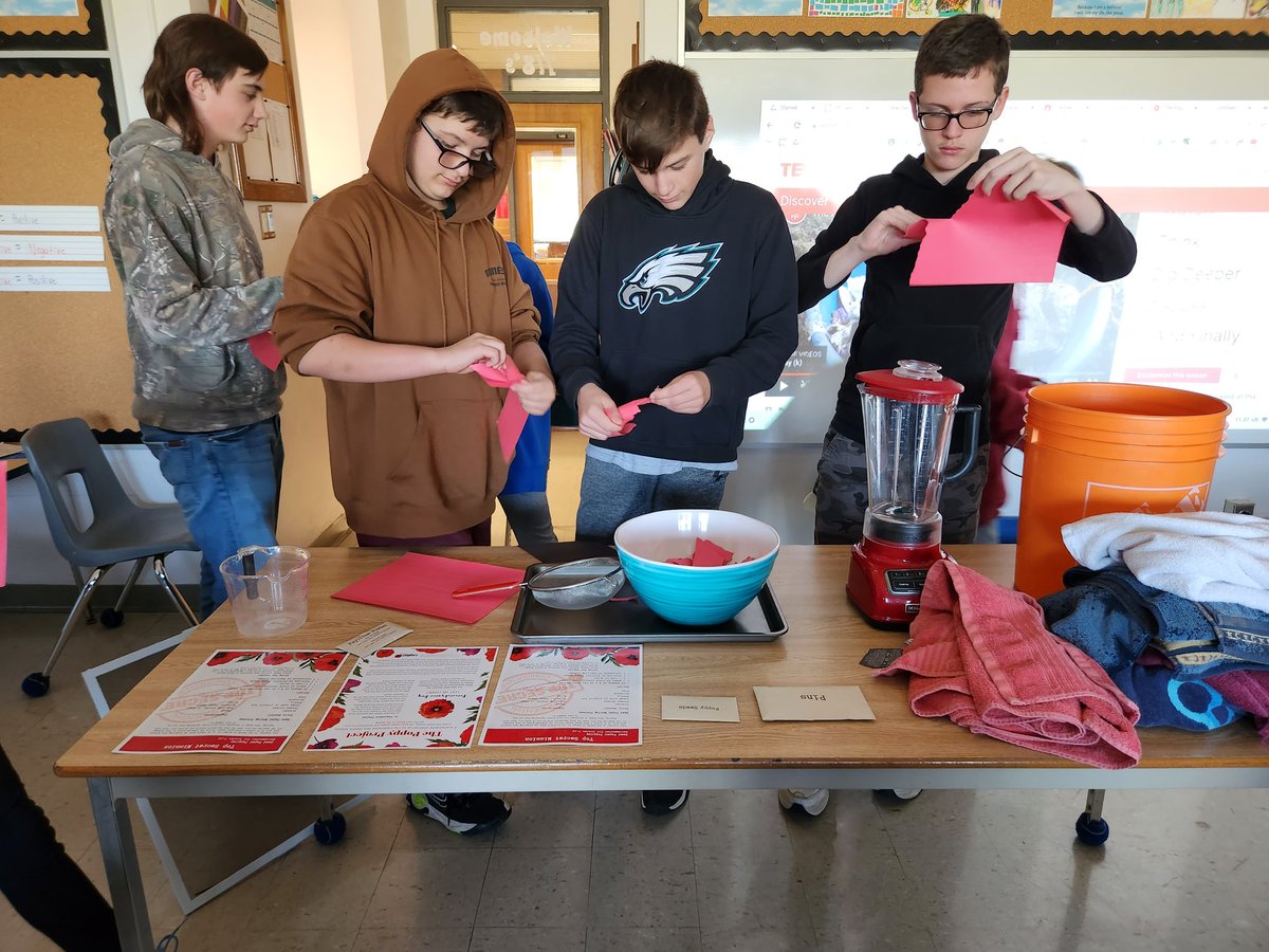 Mr21Churchill's tweet image. 🪖 7/8 students @StJosephTilCS are making sustainable seed paper poppies for Remembrance Day! When discarded they will bloom into a poppy in the spring! Honouring our veterans while reducing plastic! @sccdsb #sccdsb #poppyproject @MrStAmand @FanshaweCollege 🍁
