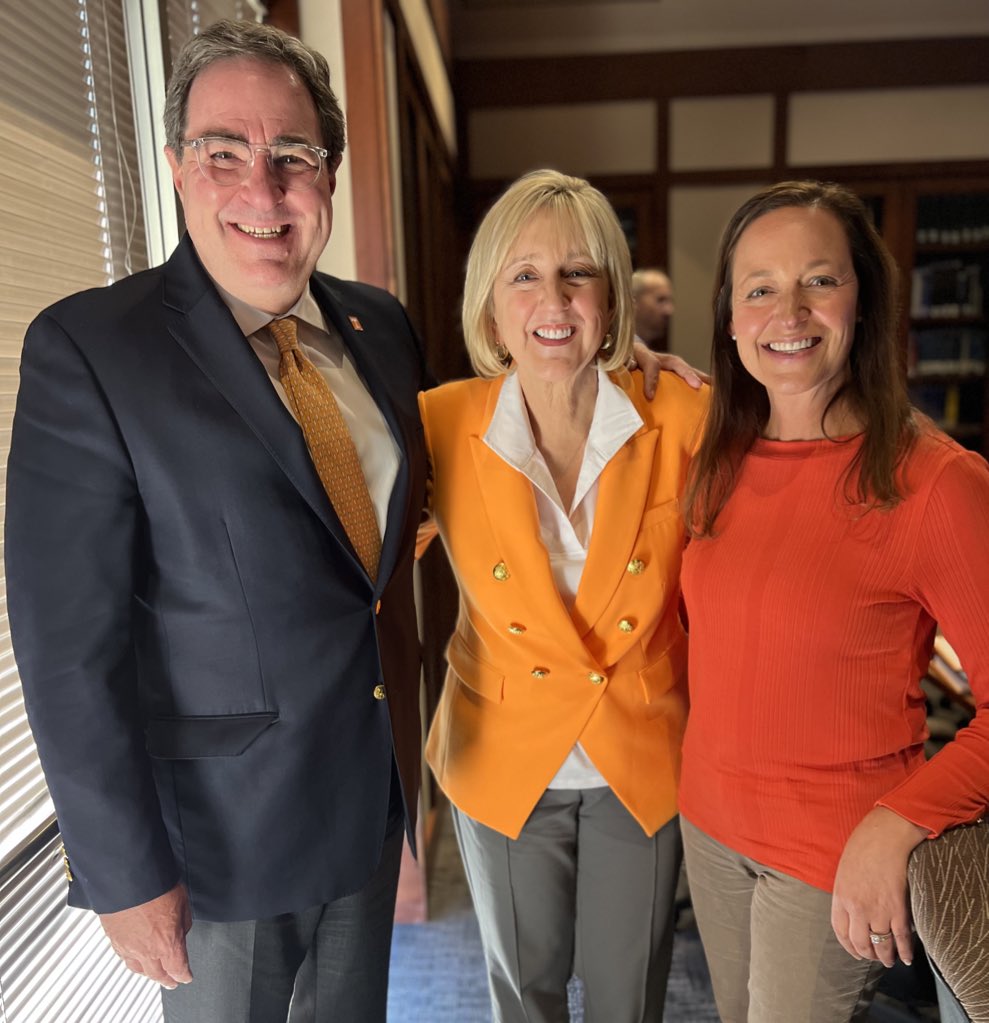 DondePlowman's tweet image. Enjoyed spending this #BigOrangeFriday with my Advisory Board giving campus updates and discussing the opportunities that are on the horizon. Thanks to Dean Lonnie Brown for hosting us in the beautiful @UTKLaw building and sharing what great things are taking place there.🍊