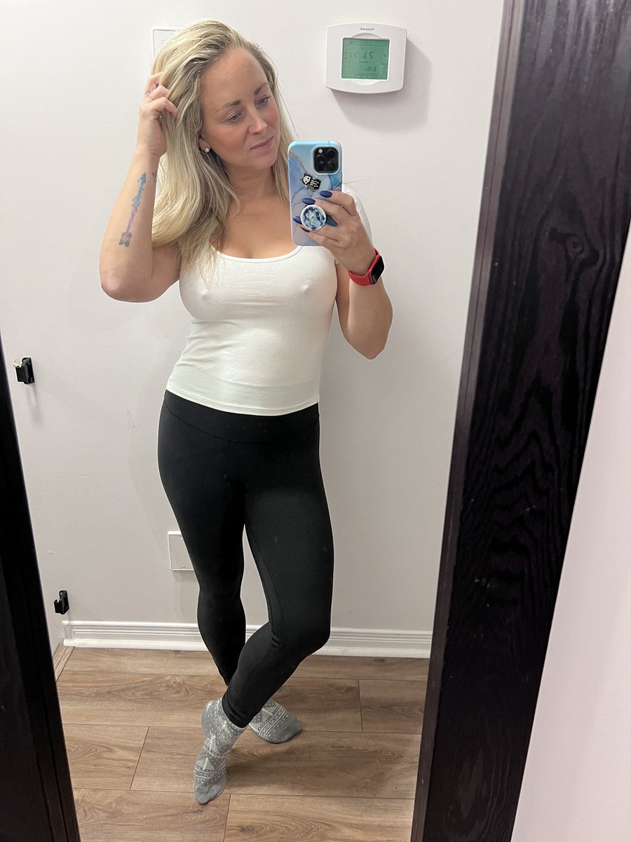 LinzC_my's tweet photo. White tee kinda night https://t.co/ZYqRFyX7in