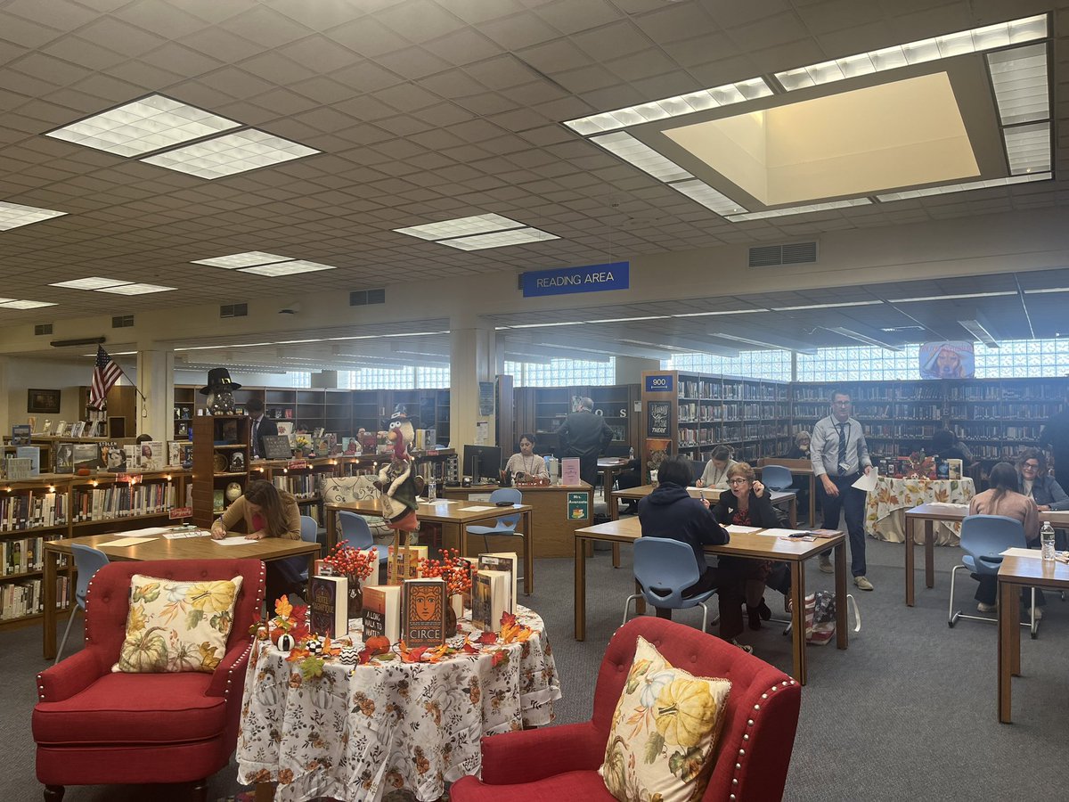 Thank you to all who helped out with Senior Interview Day! When I asked the seniors I met with, "What is your favorite thing about your time here at Oceanside?", every single response included, "The community." ⚓️Always such a reinvigorating day. <a href="/OHSNYcounselors/">OHS Counselors</a> <a href="/OSchoolsPR/">Oceanside School District #OSD_NY</a>