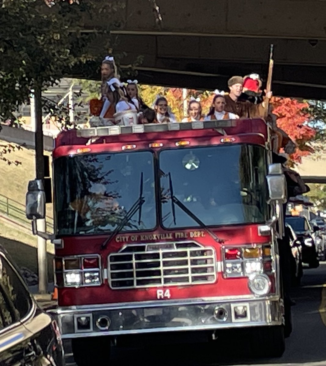 Rural Metro crews responding to house fire, image size:1068x1200