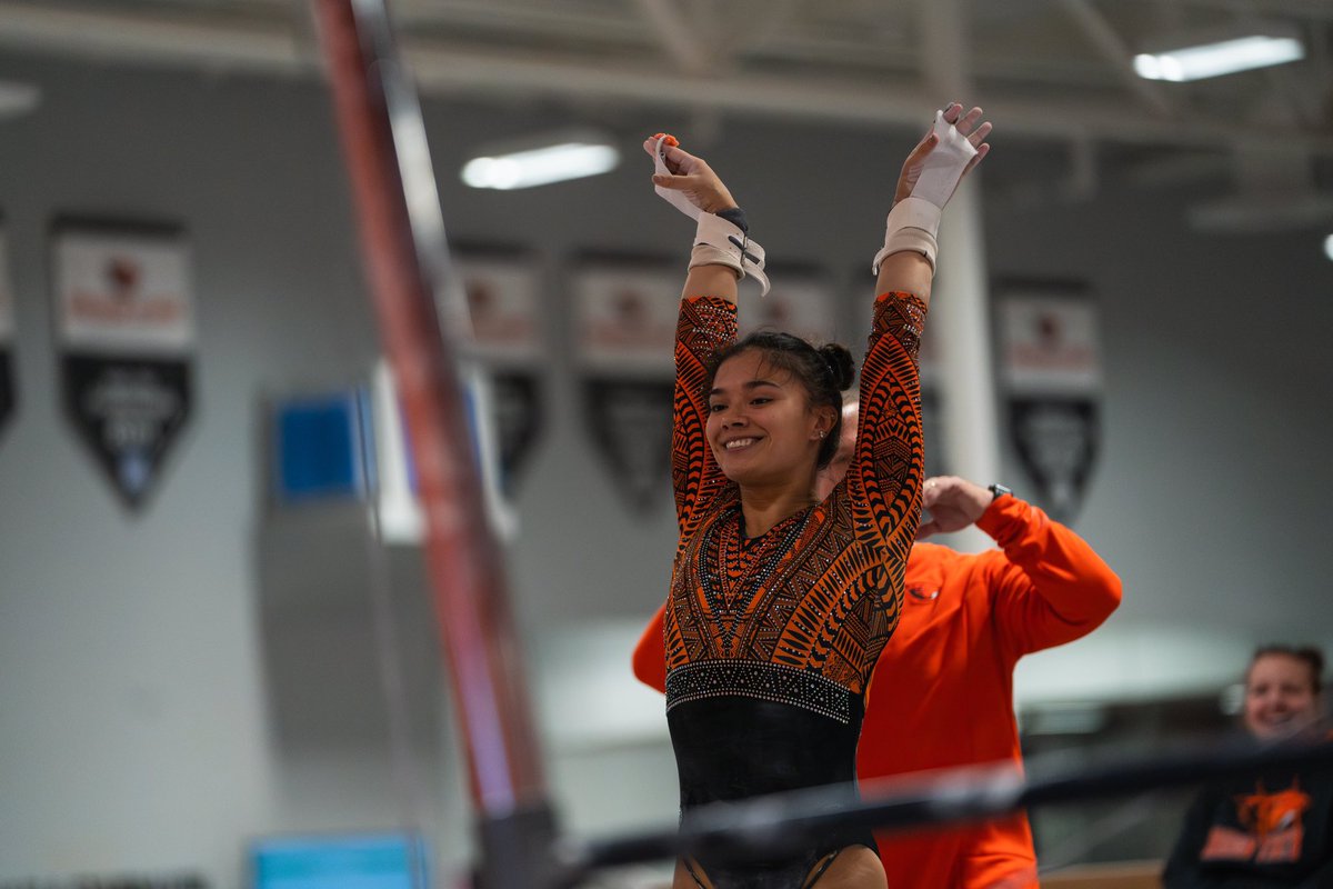 BeaverGym's tweet photo. Show Day summary: Sticks and smiles 😁

#GoBeavs https://t.co/sjMndV6QlG