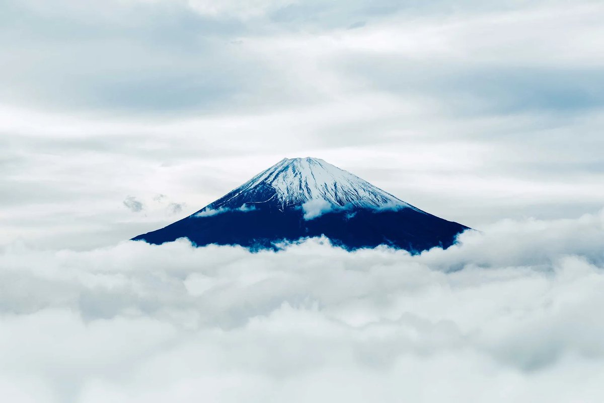 TRAVEL364DAYS's tweet photo. Did you know?🗻🇯🇵🚅🌸🌋

Fuji-san, the tallest peak in Japan, is a sacred mountain and symbol. On a clear day, it can be seen from Tokyo, but usually is needed the bullet train from the capital to Osaka (top tip: sit on the right-hand side for the best views) https://t.co/8f9Sq1Kjqx