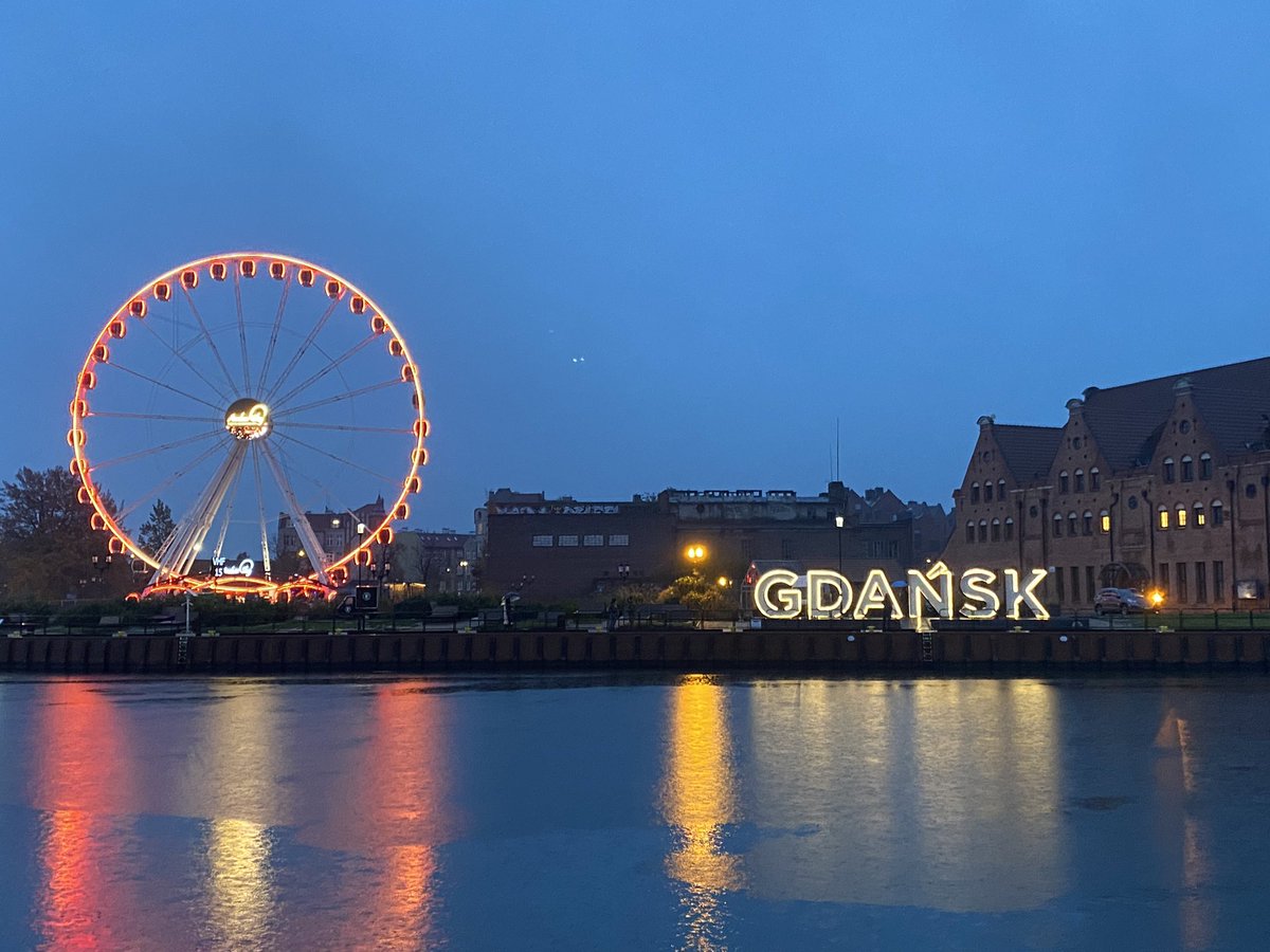 DyffrynTafGeog's tweet photo. Today was rainy but didn’t dampen our explorer spirits. We spent the morning at the WWII Museum then we went on the hunt for the best Polish doughnuts in town followed by a few games of pool before soaking up the city views from the Amber Sky Wheel #poland2023 #PolishEmbassyUK 🇮🇩 https://t.co/PGm4m4SfT9