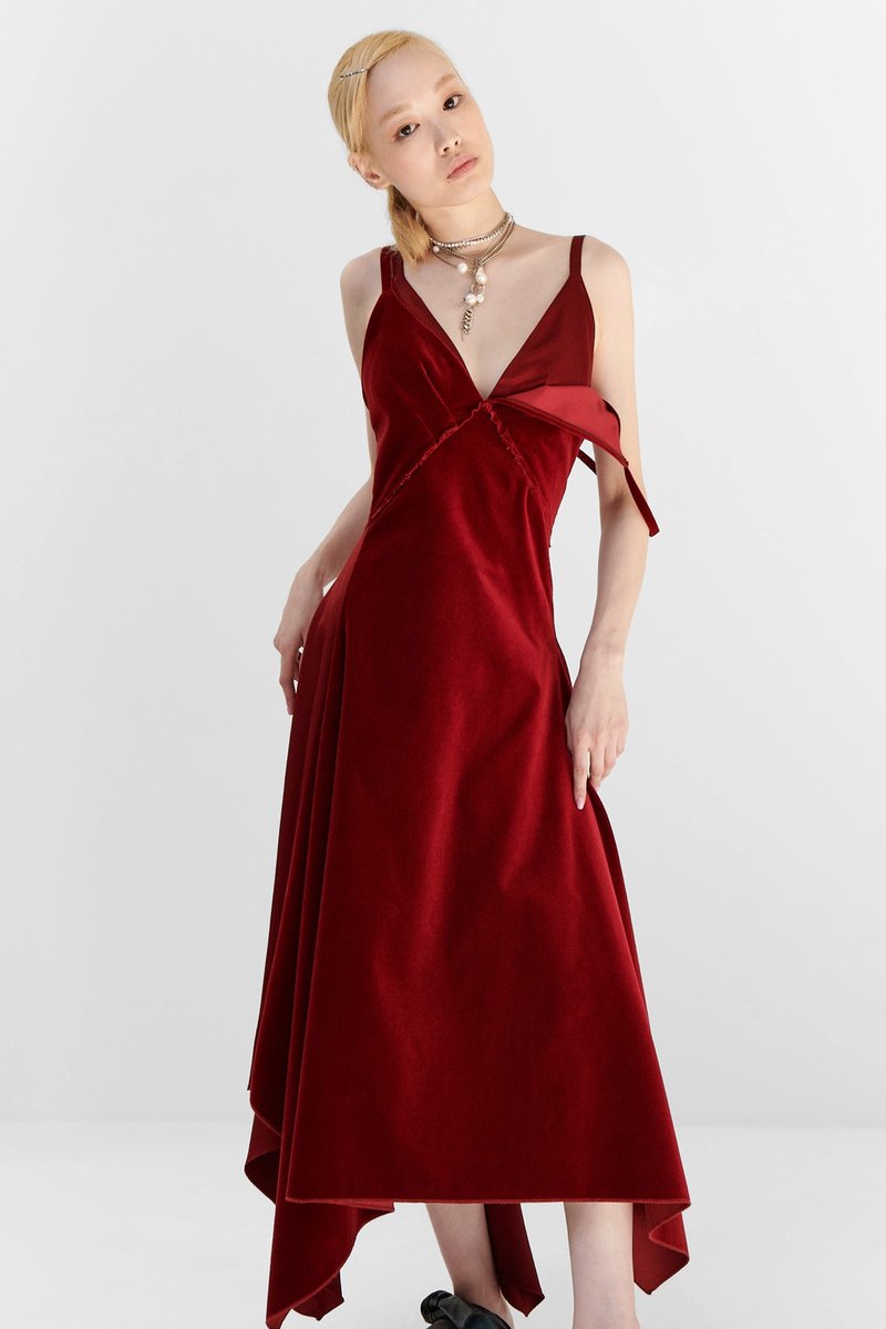 kendam_com's tweet image. Monse Resort 2024 collection lookbook (30 outfits) kendam.com/news/lookbooks…

#Monse #Resort2024 #Lookbooks #Fashion #Kendam