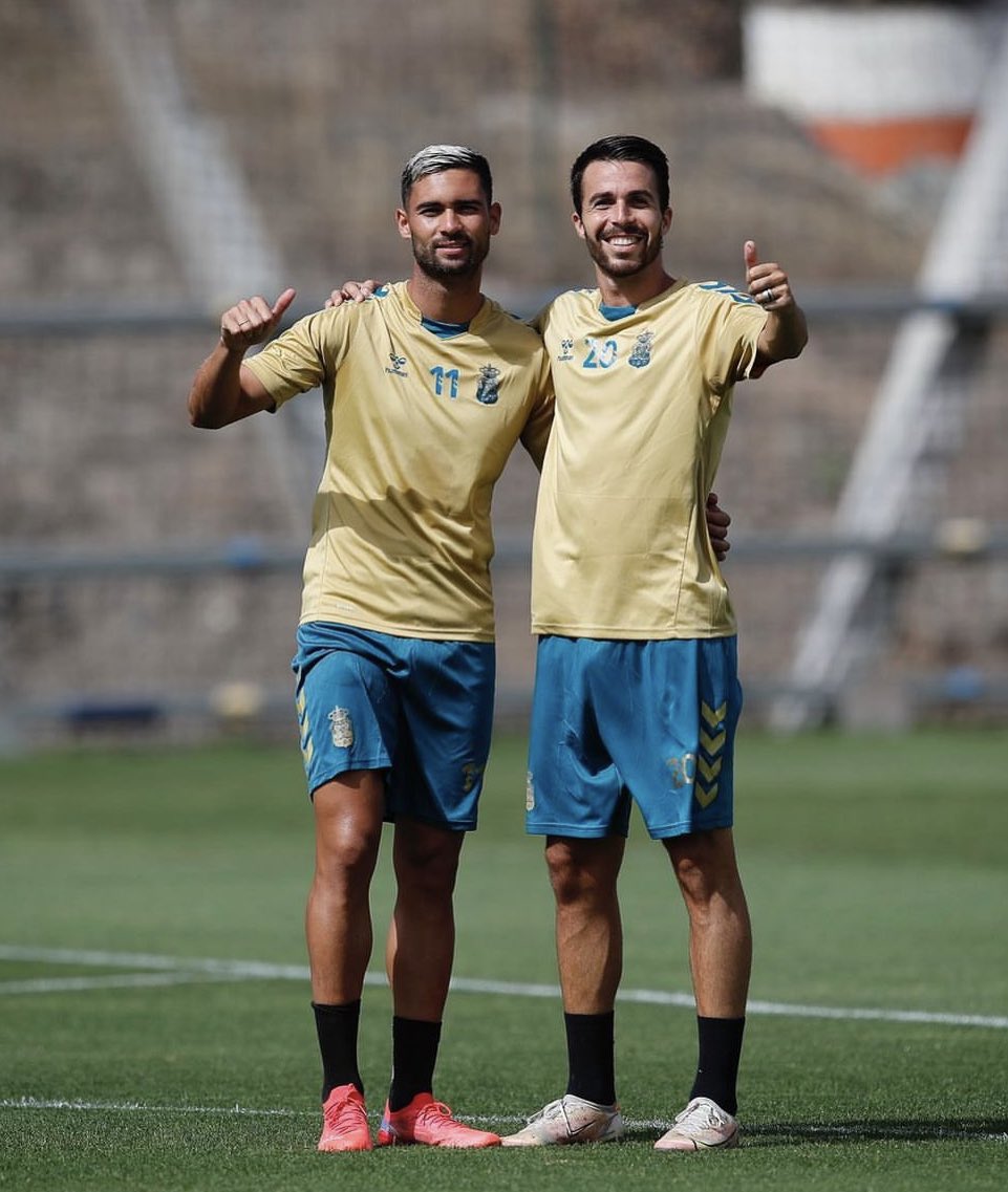 Con la <a href="/UDLP_Oficial/">UD Las Palmas</a> , desde niño siempre percibí que con ganar no vale. Pese a ser “pequeños”, hay que hacerlo de un modo, bajo una idea. 

Hoy, la <a href="/UDLP_Oficial/">UD Las Palmas</a> ha ganado dos veces, una evidente y otra intangible que llena más que la primera. 

Felicidades.