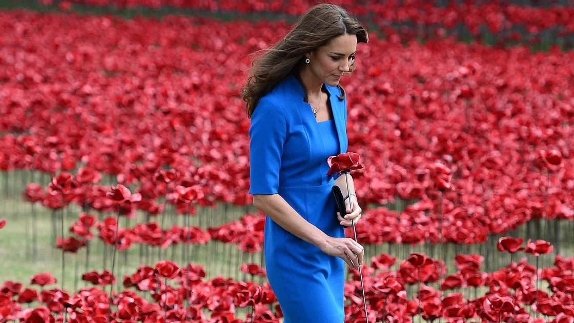 ♔  #Poppy #LestWeForget #PoppyAppeal
@PoppyLegion
#PoppyAppeal 🎖 #BritishLegion #wearyourpoppywithpride #WeWillRememberThem