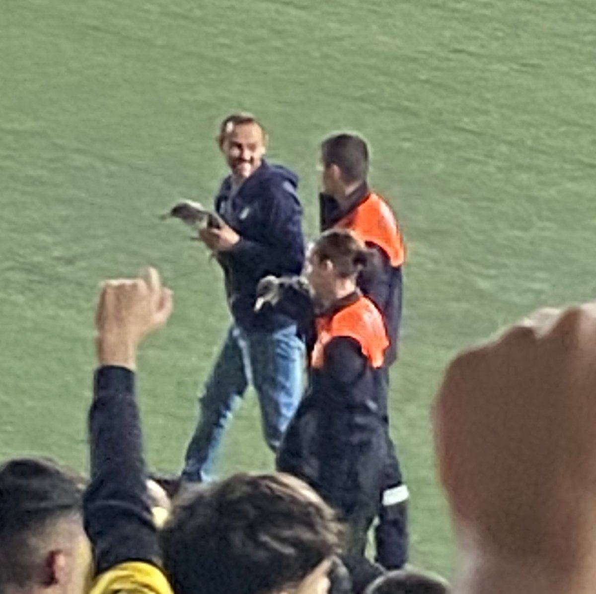 Esta victoria va por ellas 💛💙🙏🏽