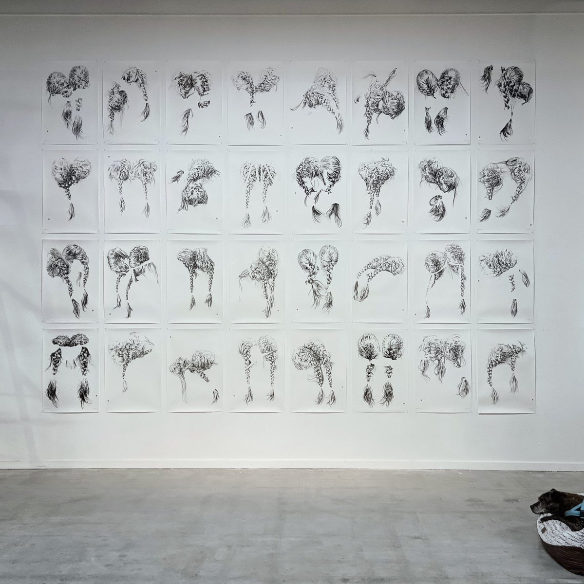 Omg. It's up! Halfway hanging I had one of those sunken moments where you feel so much despair because well, tired and there seems to be no end to it. But perseverance always makes it worth it, so I managed!

Tomorrow we're opening at 12.00 (vernissage at 16.00) - come to Loods 6