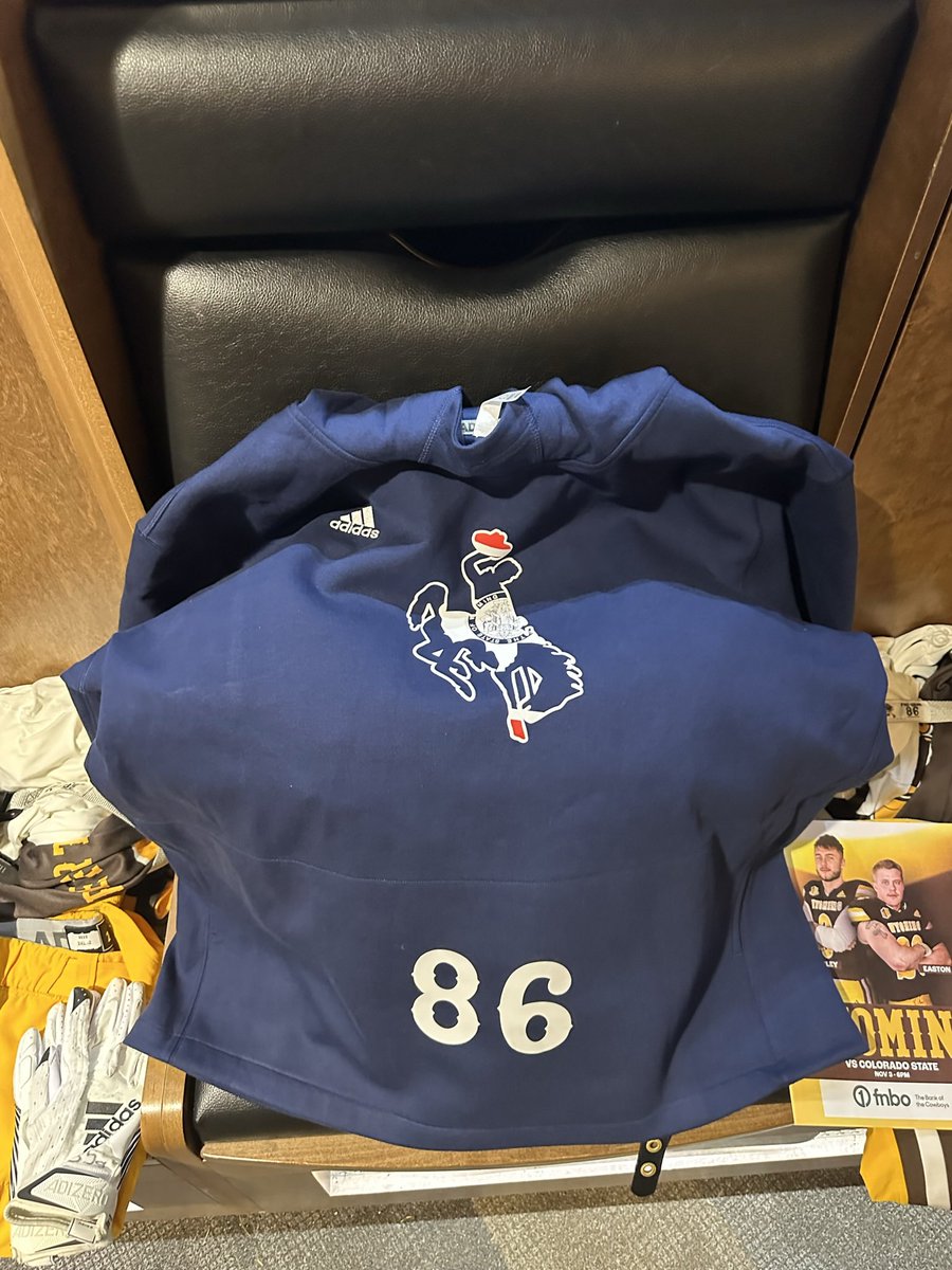 WyoFBEQ's tweet photo. State Pride S/S Hoody kind of day for the Border War warmup for @wyo_football! #KeepTheBoot https://t.co/07nn01Ut5O