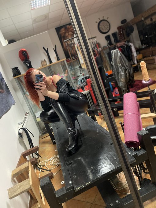 My new dungeon 😍 more find you 👉 https://t.co/bj9Ovm1dDQ https://t.co/EBn5WvgODO<a href="/tag/bdsm"class="tags"><span>#bdsm</span></a><a href="/tag/dominatrix"class="tags"><span>#dominatrix</span></a><a href="/tag/feetdomination"class="tags"><span>#feetdomination</span></a>