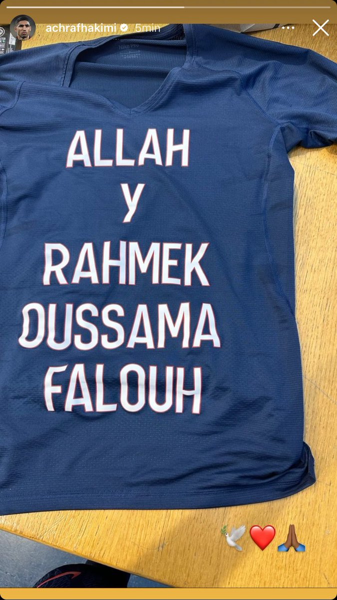 lnstantFoot's tweet photo. Achraf Hakimi rend hommage à Oussama Falouh, joueur du Wydad Casablanca décédé hier soir des suites d’un accident de voiture survenu il y a 3 semaines. 🤲🏽🤍

« Allah y rahmek Oussama Falouh » 🕊️ https://t.co/VXyWWz5oY2
