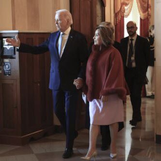 Prepárense para otro ataque de rabia de rojos y caviares: Dina Boluarte y el Presidente de los EEUU, Joe Biden, pasean agarrados de la mano por la Casa Blanca. 😂