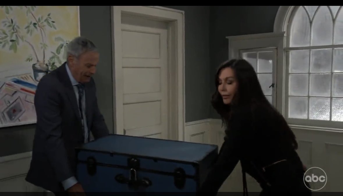 paula_30throad's tweet photo. I could watch Robert and Anna scenes all day … every day 🩷

I love their friendship 🩷

The scenes of Robert and Anna moving the trunk were hilarious and typical of their relationship 😂😂

#RnA #Gh #LoveThem 🩷 https://t.co/CsEh6OVOaC