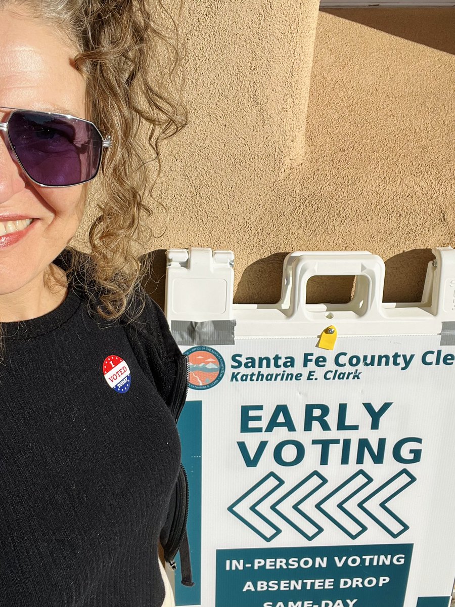 dsign4life's tweet photo. This never gets old. Walking out of the polling station I find myself inexplicably moved. I grew up in a country where 80% of the population was not free to vote. I will never take this privilege for granted. #Vote ❤️⭐️💙 https://t.co/ev4G9P4cXJ