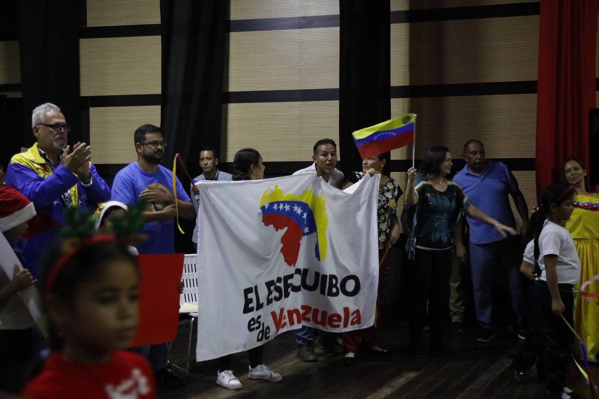 #EnFotos | Lleno de alegría y amor patrio se llevó a cabo la juramentación del equipo de campaña Venezuela Toda en #Barinas, por la defensa de nuestro #Esequibo. 

#PsuvBarinas
#VenezuelaÍntegra
<a href="/jaarreaza/">Jorge Arreaza M</a>