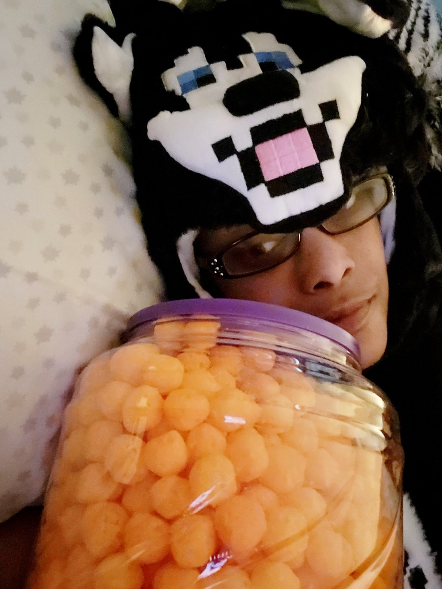 MissyJ47331084's tweet image. Me and my first love. The cheeseballs, not Hosky 🤣🤣🤣🧀🧀 #fatandhappy #cheeseballs #hosky #BonePool
#Imahoskygirl #inahoskyworld