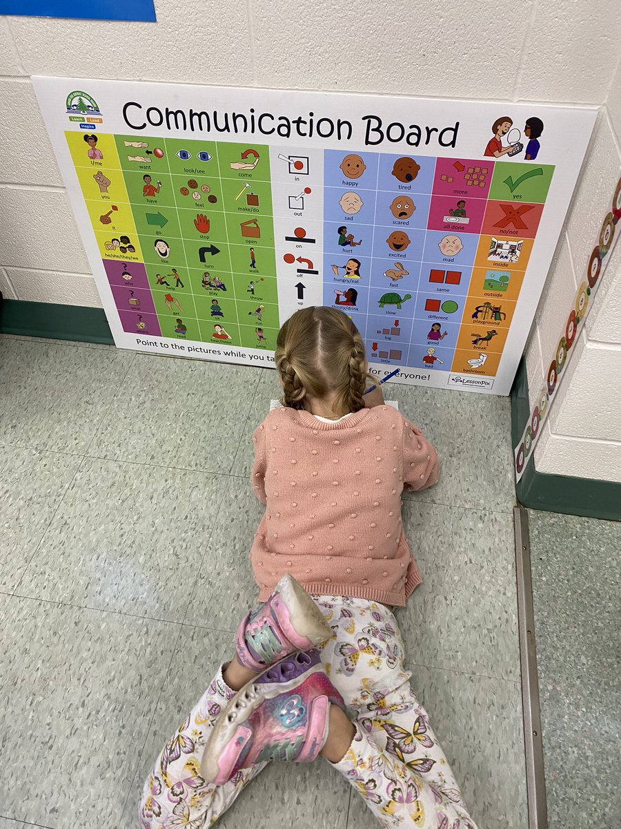 CsomosCrystal's tweet photo. We have been slowly introducing 2 PECS a week and today this Kindergarten @Branlynbulldogs was usinf our communication board to support her writing. @GEDSB @GEDSB_SLPs_CDAs https://t.co/rm6rzKQPu8
