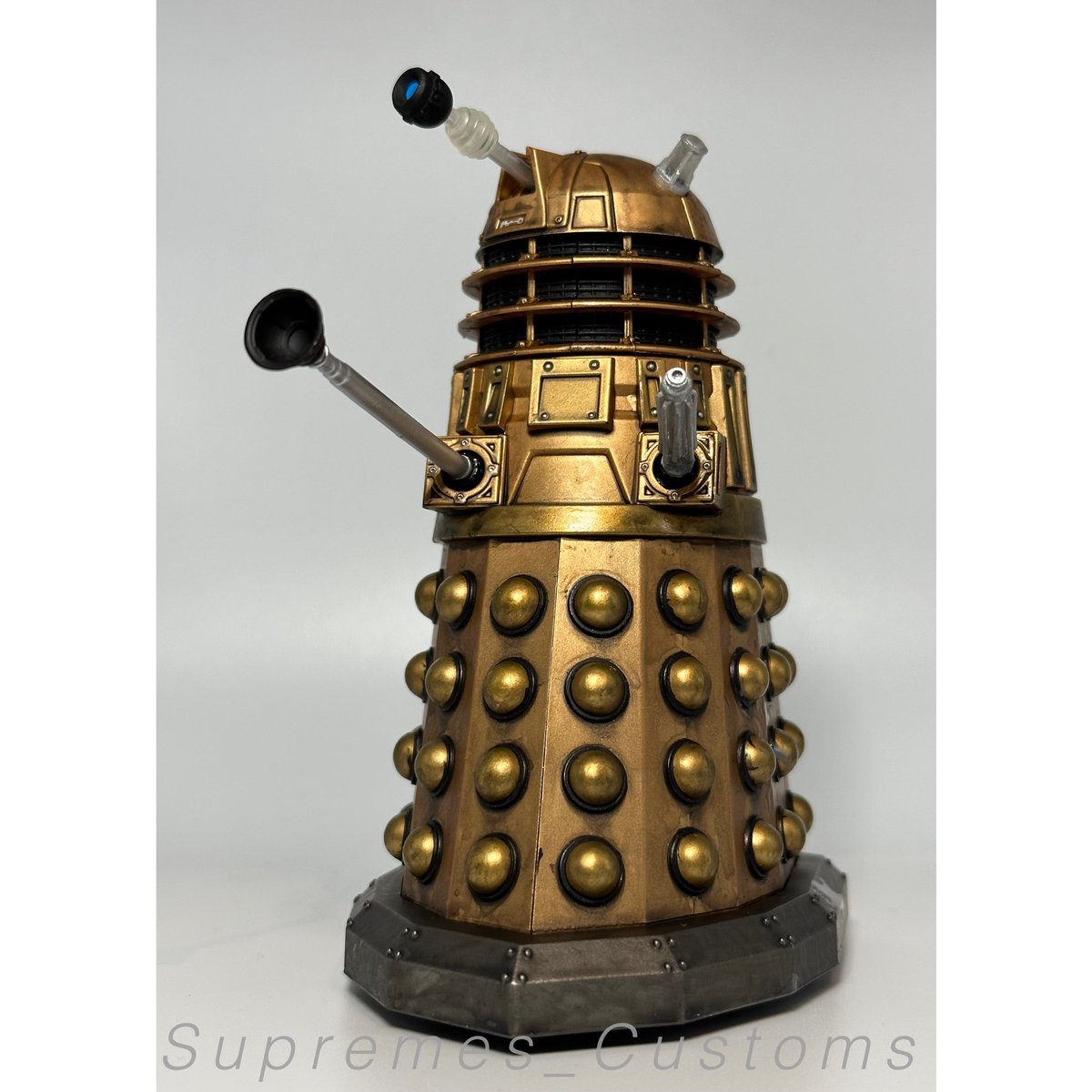 customssupremes's tweet photo. Updated the latest @bmstores Dalek figure, painted the black details on the hemispheres and joints, aswell as adding 3D printed gunstick and dome lights, then finished off with abit more weathering! 

#dalek #doctorwho @bbcdoctorwho https://t.co/m3kyY5bnkX