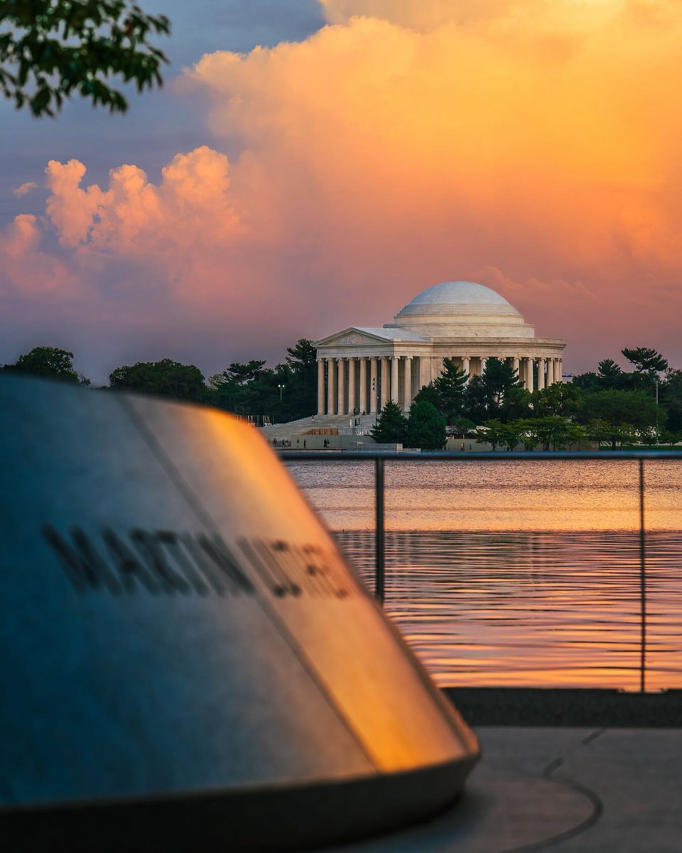 Captivating sunset by the Tidal Basin. 😍🌅 📸: IG/ minhp #Only1DC