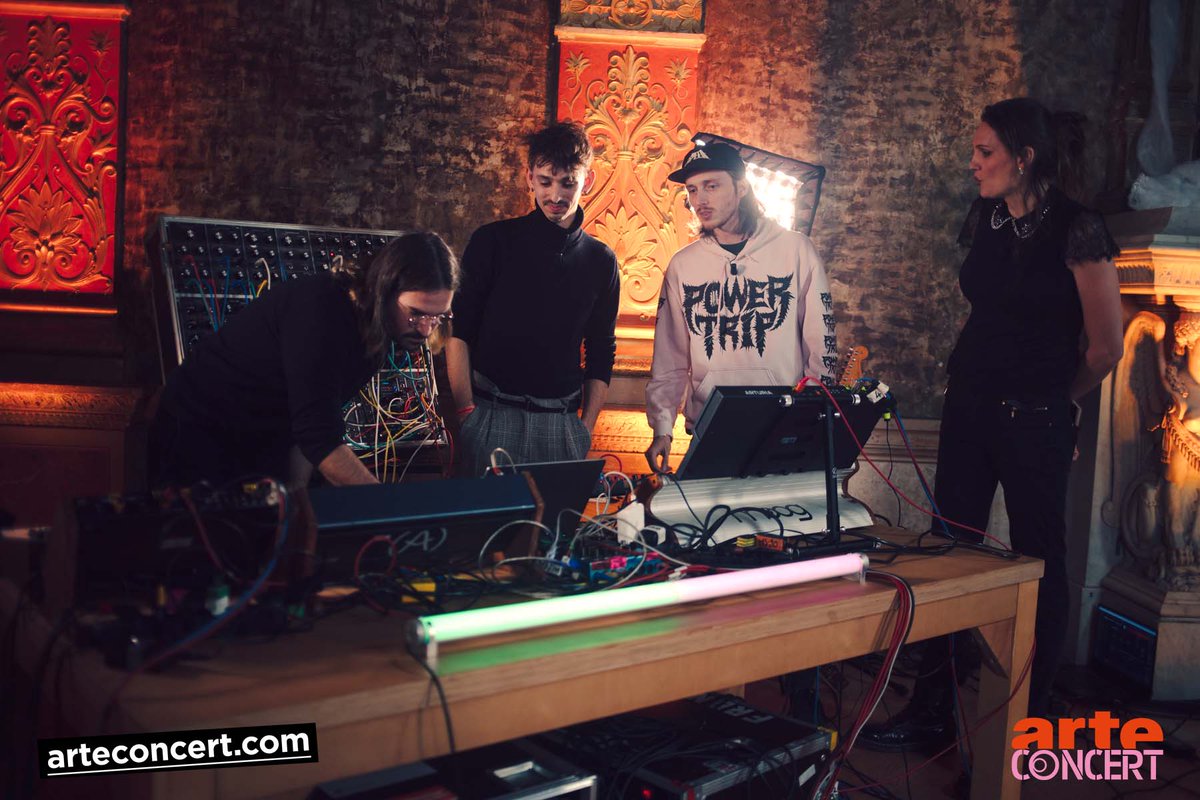 ARTEconcertFR's tweet photo. @pierrelapin @gaitelyrique Une masterclass de musique modulaire, des débats, une performance live, une interview d'ascendant vierge…  C'est aussi ça Laser Disc !

📸Cha Gonzalez https://t.co/jyLH0jrBy0