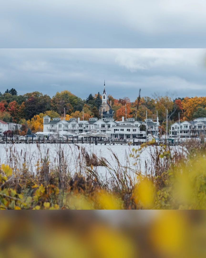 VisitMuskegon's tweet photo. "November’s sky is chill and drear, November’s leaf is red and sear." 
~ Sir Walter Scott 
 
📸  @chris.weyeneth on Instagram
 
#PureMichigan #Muskegon #livewhitelake  #montaguemi #Fall🍂 #fallcolors #falltrail #fallwalks #autumncolors #fallcolortour  #fallleaves #fallfoliage https://t.co/NNhiLuJIDn