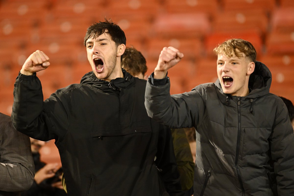 EmiratesFACup's tweet photo. Incredible effort from the 563 travelling @HorshamFC fans tonight, who made the 8 hour round trip to Barnsley to watch their side earn a fantastic draw 👏

#EmiratesFACup https://t.co/3W9aHe7lFP