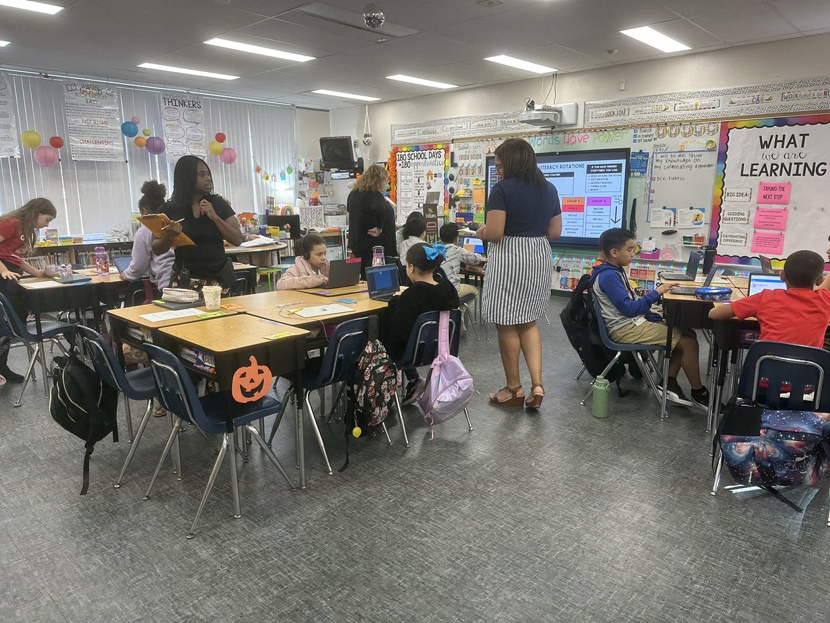 HCPSForestHills's tweet photo. CEO’s in schools was a huge success. We look forward to continue building this partnership with HEF Mike McCollum! @CeosinSchools @TransformHCPS https://t.co/r1pEfYXPOV