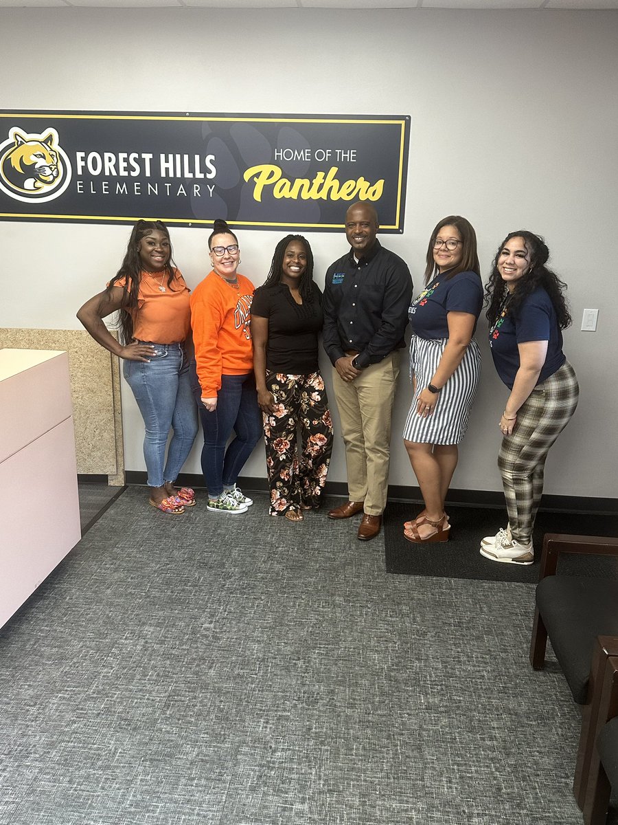 HCPSForestHills's tweet photo. CEO’s in schools was a huge success. We look forward to continue building this partnership with HEF Mike McCollum! @CeosinSchools @TransformHCPS https://t.co/r1pEfYXPOV