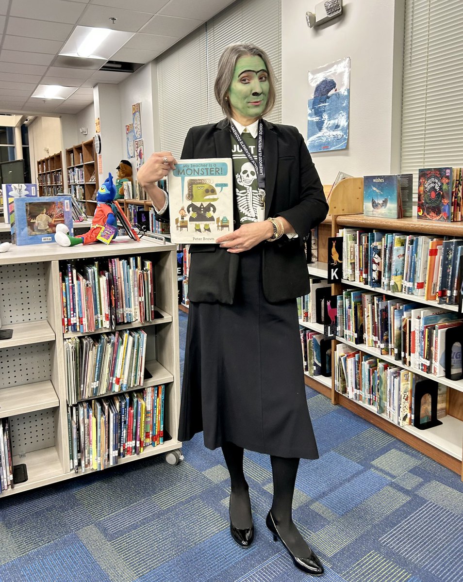 RobinPattillo's tweet photo. What a week! Halloween, Book Character Dress Up, &amp; the Texas Rangers won it all!!! Nothing like sharing the fun with a few (900+) of my favorite friends. 🎉❤️🎃 @DISD_Libraries @ProjectReadDISD @DrElenaSHill https://t.co/mKUi6iDO8c