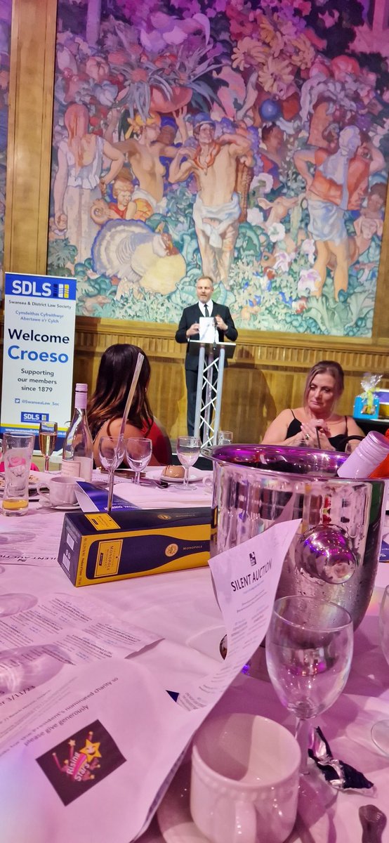 When <a href="/MattJukesMPS/">Matt Jukes</a> compliments <a href="/EvansTheCrime/">Jason Evans 🏴󠁧󠁢󠁷󠁬󠁳󠁿 🇪🇺</a> at the <a href="/SwanseaLaw_Soc/">Swansea Law Society</a> it highlights the incredible quality he provides in relation to Law reporting in Wales.