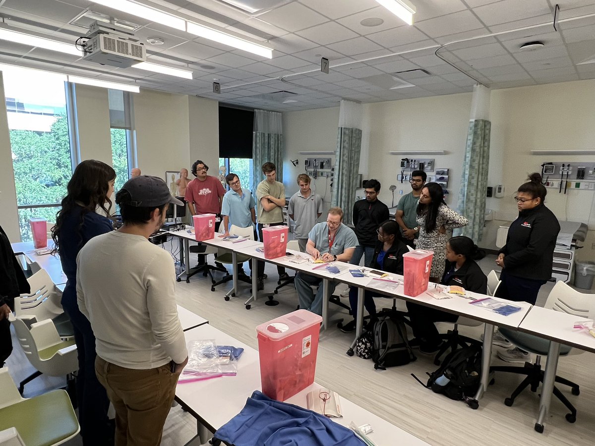UTMBNeurosurg's tweet image. AANS neurosurgery interest group teaching 1st and 2nd year med student scrubbing and suturing skills with @DrPJKaras and MS4 Anthony Price. Beautiful simulation labs in the HEC at UTMB! @UTMBProvost @utmbhealth